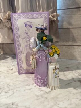 Avon Lavender Ceramic Lady Figurine with Yellow Rose Bouquet